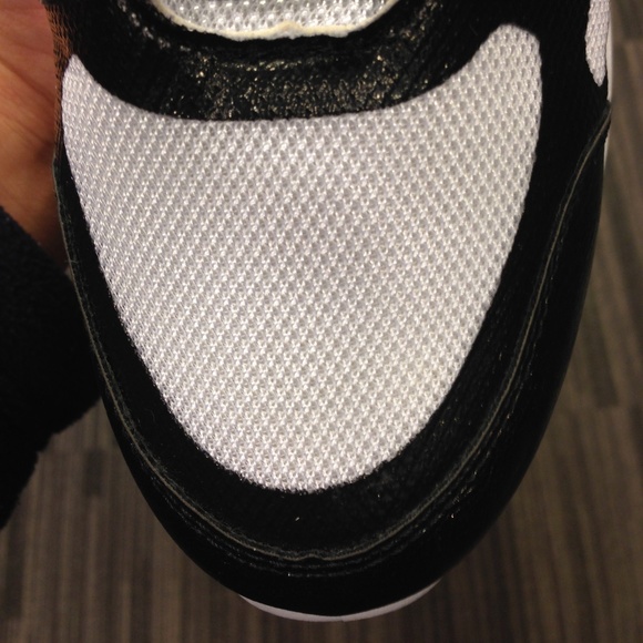 NWT MDT Black and White The Arch Sneakers - Picture 4 of 7